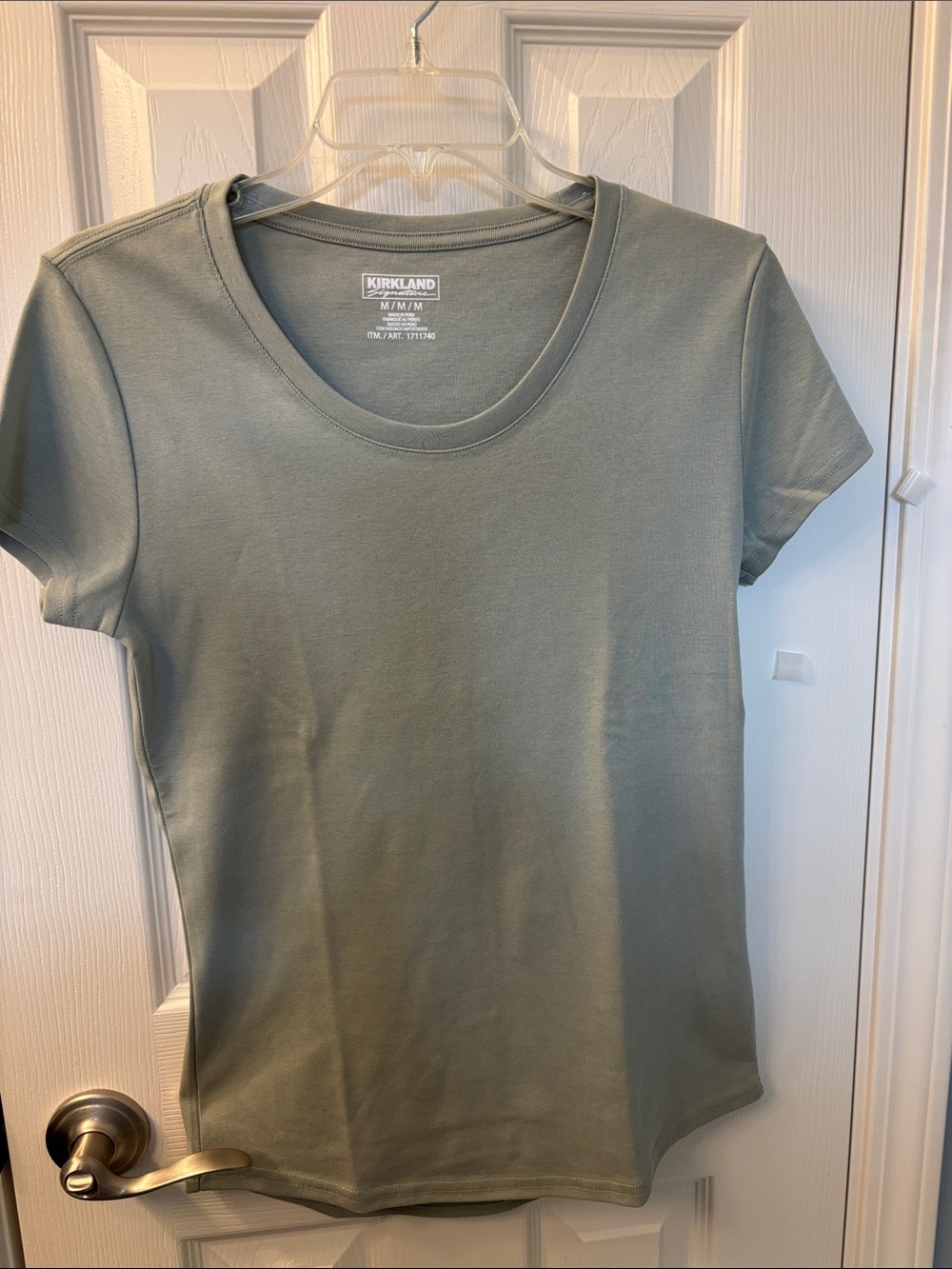 Kirkland Signature Women's Short Sleeve Crewneck Tee in Sage Green, Size M